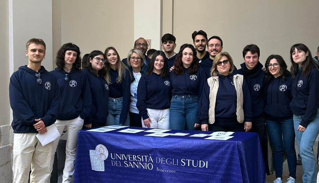 immagine del gruppo di tutor demm all'open day